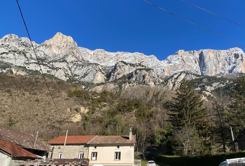 Entre La Montagne Et La Riviere Apartment Sinsat Exterior foto