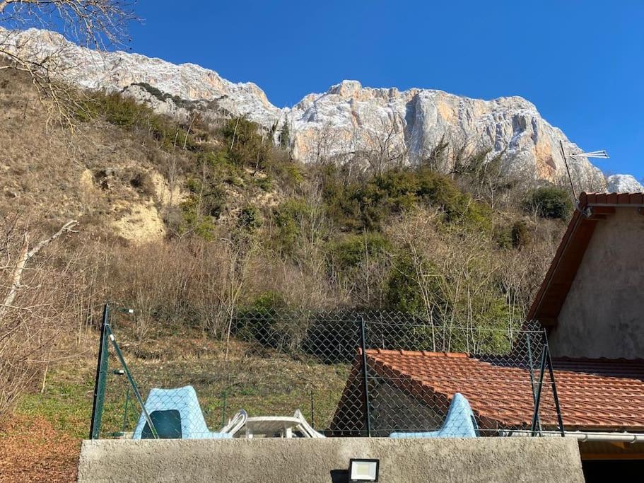 Entre La Montagne Et La Riviere Apartment Sinsat Exterior foto